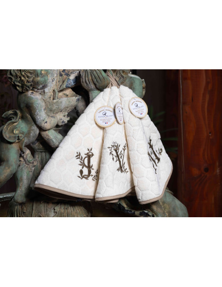 TORCHON ROND LETTRE BRODEE